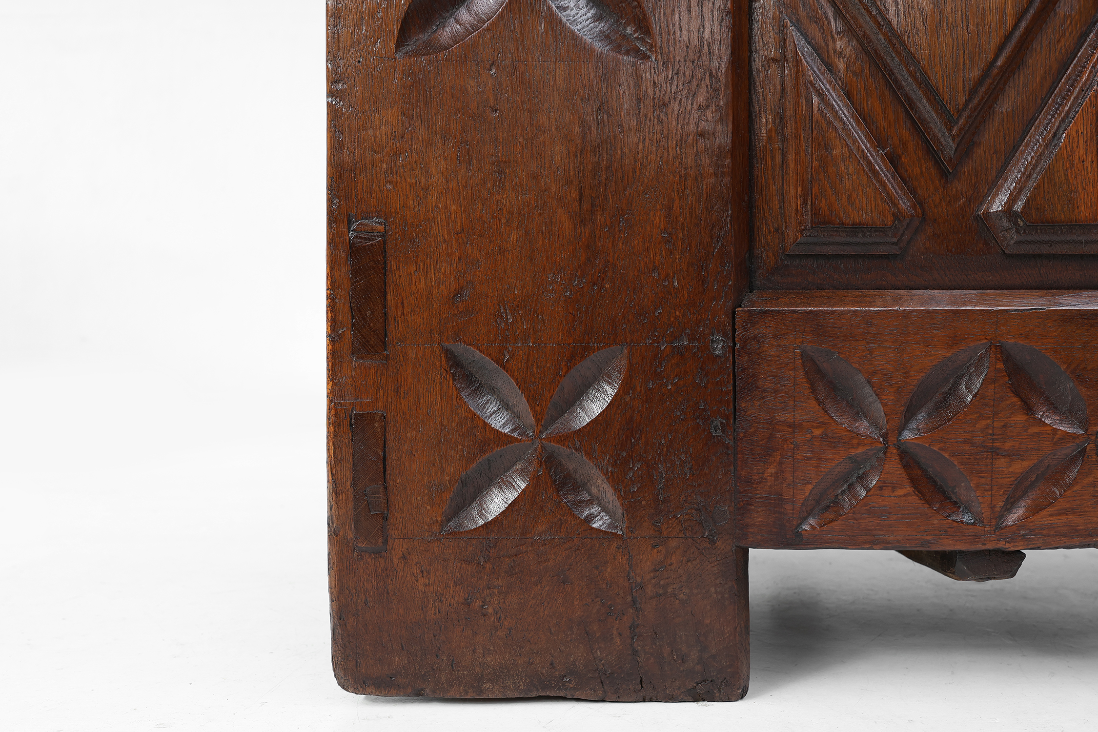 Large hand-carved 16th Century Bridal Chest in oak, Francethumbnail